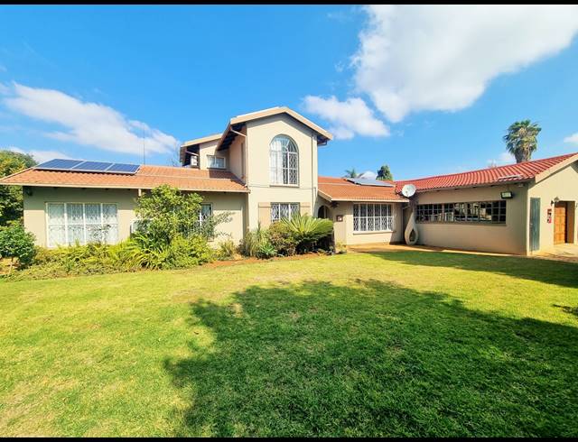 4 BEDROOM HOUSE FOR SALE IN PIERRE VAN RYNEVELD